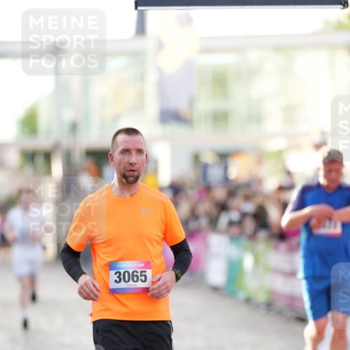 12.06.2026 - Holstenköstenlauf LAZAROV Photography http://msf.ph/oto/9738547 12.06.2026 19:59:40 Laufen 3065, 3822, 4537, 4682 meine-sportfotos.de
