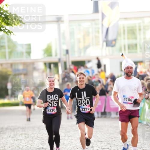 12.06.2026 - Holstenköstenlauf LAZAROV Photography http://msf.ph/oto/9738561 12.06.2026 19:59:30 Laufen 3230, 3231, 3269, 3749, 4180, 4587 meine-sportfotos.de