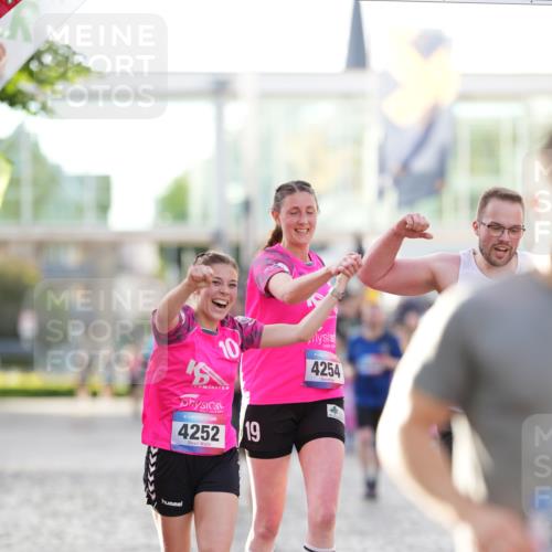 12.06.2026 - Holstenköstenlauf LAZAROV Photography http://msf.ph/oto/9738608 12.06.2026 19:58:45 Laufen 3165, 3509, 3512, 3768, 3793, 3972, 4252, 4254, 4379, 4445 meine-sportfotos.de