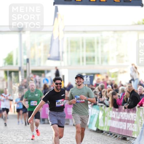 12.06.2026 - Holstenköstenlauf LAZAROV Photography http://msf.ph/oto/9738639 12.06.2026 19:58:20 Laufen 3037, 3180, 3887, 4130, 4577 meine-sportfotos.de