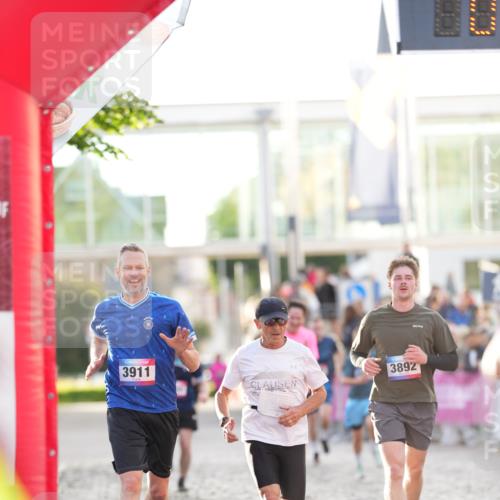 12.06.2026 - Holstenköstenlauf LAZAROV Photography http://msf.ph/oto/9738711 12.06.2026 19:57:16 Laufen 3396, 3862, 3892, 3911, 4088, 4189, 4443, 4802 meine-sportfotos.de