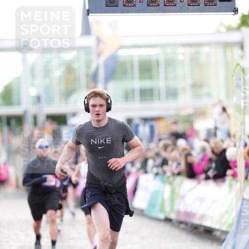 12.06.2026 - Holstenköstenlauf LAZAROV Photography http://msf.ph/oto/9738783 12.06.2026 19:56:05 Laufen 3080, 3483, 3681, 3703, 4606, 4926 meine-sportfotos.de