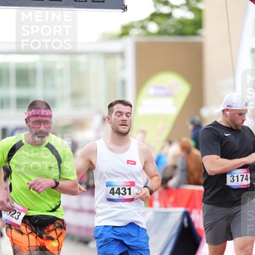 12.06.2026 - Holstenköstenlauf LAZAROV Photography http://msf.ph/oto/9738886 12.06.2026 19:54:30 Laufen 3023, 3150, 3174, 3212, 3730, 4431 meine-sportfotos.de