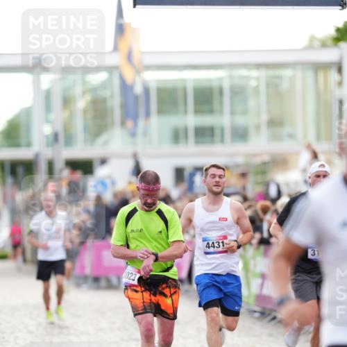 12.06.2026 - Holstenköstenlauf LAZAROV Photography http://msf.ph/oto/9738889 12.06.2026 19:54:29 Laufen 3023, 3174, 3730, 4431 meine-sportfotos.de