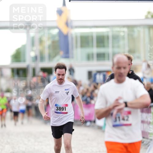 12.06.2026 - Holstenköstenlauf LAZAROV Photography http://msf.ph/oto/9738893 12.06.2026 19:54:20 Laufen 3142, 3249, 3810, 3891, 4258, 4593, 4812, 4840 meine-sportfotos.de