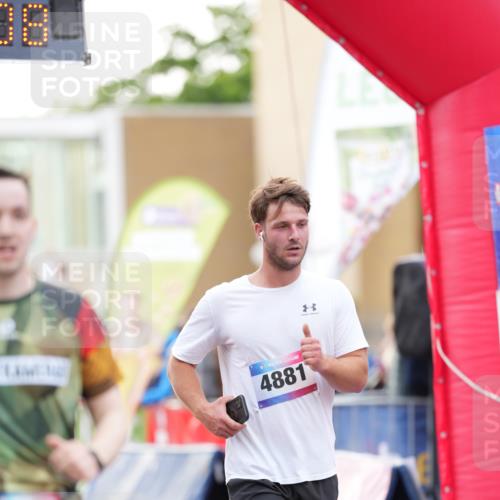 12.06.2026 - Holstenköstenlauf LAZAROV Photography http://msf.ph/oto/9738910 12.06.2026 19:54:07 Laufen 3200, 3918, 4460, 4881, 4930 meine-sportfotos.de