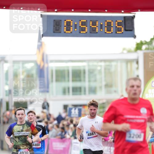 12.06.2026 - Holstenköstenlauf LAZAROV Photography http://msf.ph/oto/9738914 12.06.2026 19:54:04 Laufen 3084, 3200, 3918, 4460, 4881, 4930 meine-sportfotos.de