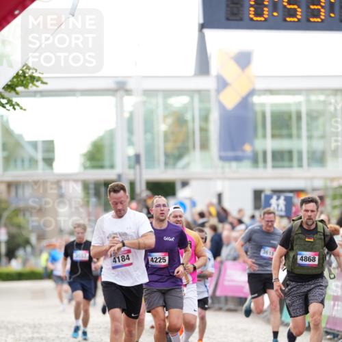 12.06.2026 - Holstenköstenlauf LAZAROV Photography http://msf.ph/oto/9738952 12.06.2026 19:53:30 Laufen 3206, 3455, 3593, 3615, 3759, 4184, 4225, 4425, 4625, 4754 meine-sportfotos.de