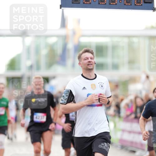 12.06.2026 - Holstenköstenlauf LAZAROV Photography http://msf.ph/oto/9738966 12.06.2026 19:53:20 Laufen 3086, 4157, 4178, 4187, 4237, 4411, 4420, 4444, 4582, 4806 meine-sportfotos.de