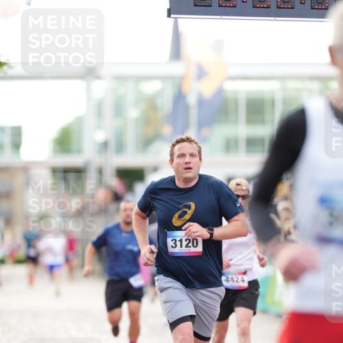 12.06.2026 - Holstenköstenlauf LAZAROV Photography http://msf.ph/oto/9739005 12.06.2026 19:52:51 Laufen 3116, 3120, 3348, 3955, 4424, 4583 meine-sportfotos.de
