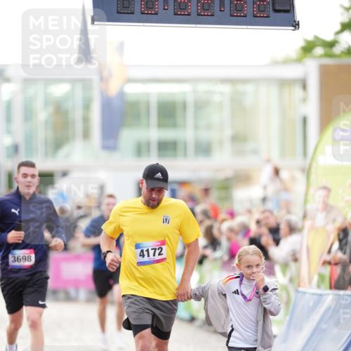 12.06.2026 - Holstenköstenlauf LAZAROV Photography http://msf.ph/oto/9739024 12.06.2026 19:52:31 Laufen 3698, 3932, 4172, 4378 meine-sportfotos.de