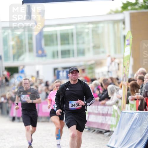 12.06.2026 - Holstenköstenlauf LAZAROV Photography http://msf.ph/oto/9739042 12.06.2026 19:52:15 Laufen 3014, 3456, 3550, 4356 meine-sportfotos.de