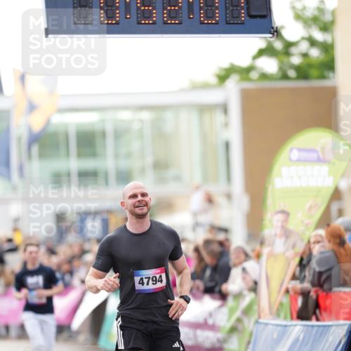 12.06.2026 - Holstenköstenlauf LAZAROV Photography http://msf.ph/oto/9739055 12.06.2026 19:52:00 Laufen 3758, 3849, 4385, 4794 meine-sportfotos.de