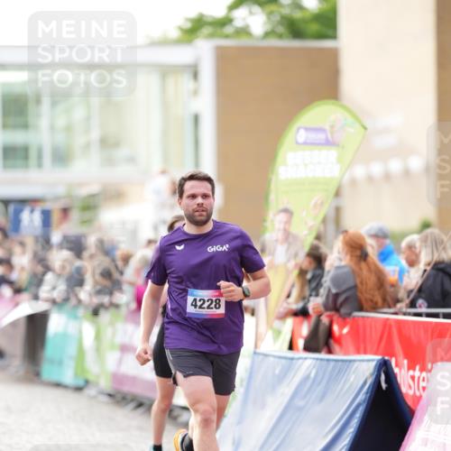 12.06.2026 - Holstenköstenlauf LAZAROV Photography http://msf.ph/oto/9739063 12.06.2026 19:51:50 Laufen 3233, 4228, 4368, 4752, 4895 meine-sportfotos.de