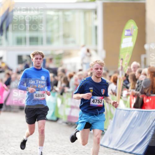 12.06.2026 - Holstenköstenlauf LAZAROV Photography http://msf.ph/oto/9739070 12.06.2026 19:51:45 Laufen 3082, 3236, 4368, 4440, 4610, 4752, 4895 meine-sportfotos.de