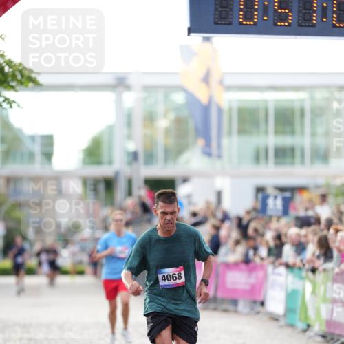 12.06.2026 - Holstenköstenlauf LAZAROV Photography http://msf.ph/oto/9739111 12.06.2026 19:51:06 Laufen 3302, 3909, 4068, 4083 meine-sportfotos.de