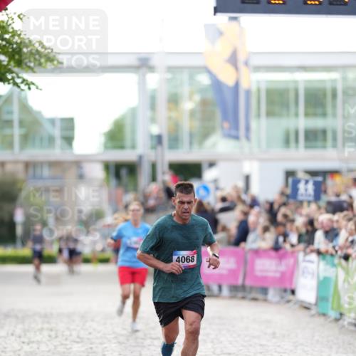 12.06.2026 - Holstenköstenlauf LAZAROV Photography http://msf.ph/oto/9739112 12.06.2026 19:51:06 Laufen 3302, 3909, 4068, 4083 meine-sportfotos.de