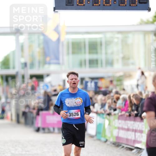 12.06.2026 - Holstenköstenlauf LAZAROV Photography http://msf.ph/oto/9739117 12.06.2026 19:50:52 Laufen 3526, 3642, 4599, 4720 meine-sportfotos.de
