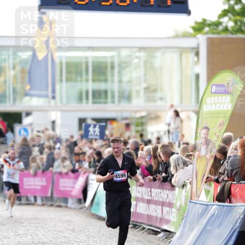 12.06.2026 - Holstenköstenlauf LAZAROV Photography http://msf.ph/oto/9739128 12.06.2026 19:50:46 Laufen 4518, 4599 meine-sportfotos.de