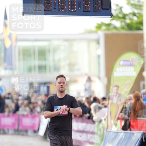 12.06.2026 - Holstenköstenlauf LAZAROV Photography http://msf.ph/oto/9739130 12.06.2026 19:50:40 Laufen 3416, 3430, 4226, 4518, 4798 meine-sportfotos.de