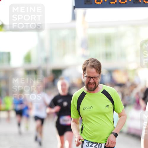 12.06.2026 - Holstenköstenlauf LAZAROV Photography http://msf.ph/oto/9739156 12.06.2026 19:50:17 Laufen 3107, 3112, 3223, 3839, 3949, 4719 meine-sportfotos.de