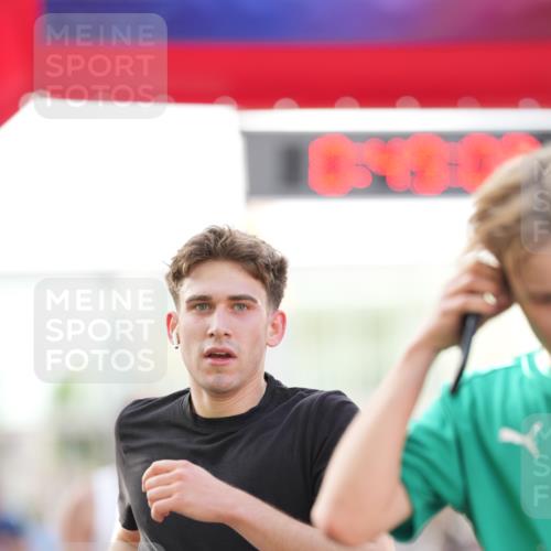 12.06.2026 - Holstenköstenlauf LAZAROV Photography http://msf.ph/oto/9739231 12.06.2026 19:49:08 Laufen 3132, 3259, 3506, 3715, 4412, 4428 meine-sportfotos.de