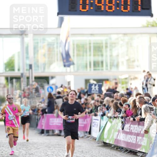 12.06.2026 - Holstenköstenlauf LAZAROV Photography http://msf.ph/oto/9739320 12.06.2026 19:48:06 Laufen 3725, 3848, 3930, 4635 meine-sportfotos.de