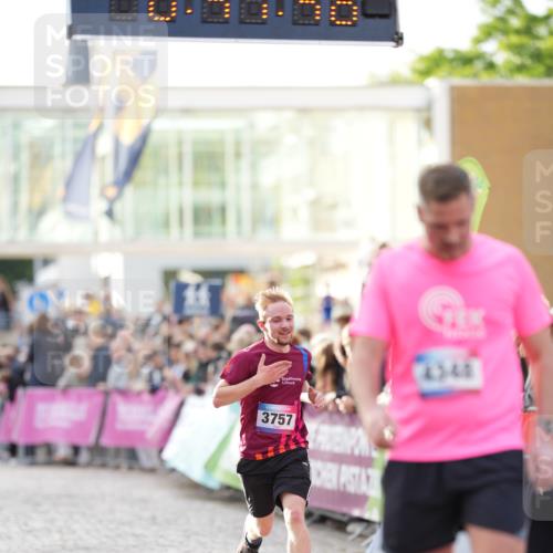 12.06.2026 - Holstenköstenlauf LAZAROV Photography http://msf.ph/oto/9739333 12.06.2026 19:47:45 Laufen 3044, 3693, 3757, 4348 meine-sportfotos.de