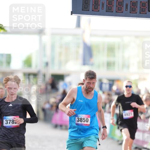 12.06.2026 - Holstenköstenlauf LAZAROV Photography http://msf.ph/oto/9739367 12.06.2026 19:46:59 Laufen 3103, 3490, 3782, 3850, 4115, 4175, 4528, 4921 meine-sportfotos.de