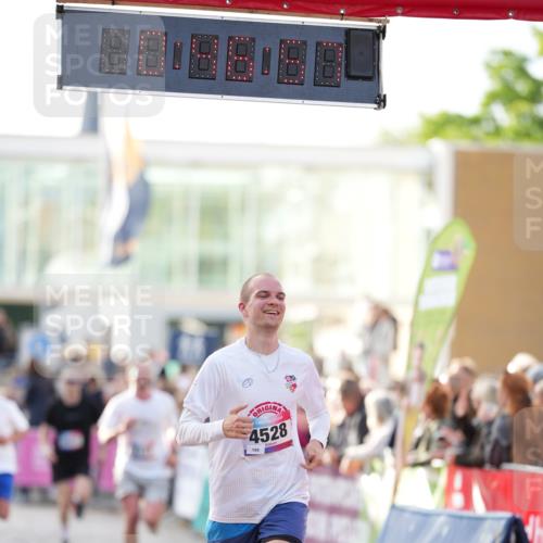 12.06.2026 - Holstenköstenlauf LAZAROV Photography http://msf.ph/oto/9739370 12.06.2026 19:46:56 Laufen 3103, 3782, 3850, 4115, 4175, 4528, 4921 meine-sportfotos.de