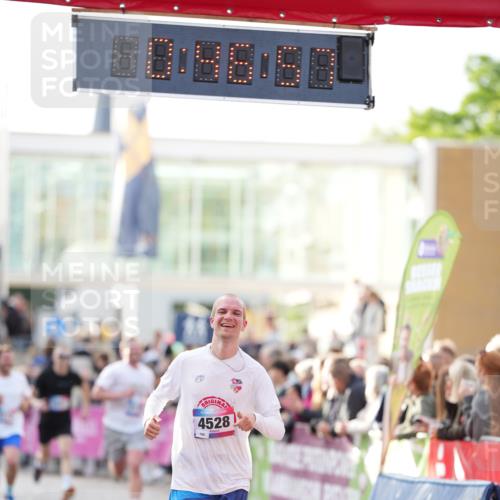 12.06.2026 - Holstenköstenlauf LAZAROV Photography http://msf.ph/oto/9739371 12.06.2026 19:46:56 Laufen 3103, 3782, 3850, 4115, 4175, 4528, 4921 meine-sportfotos.de