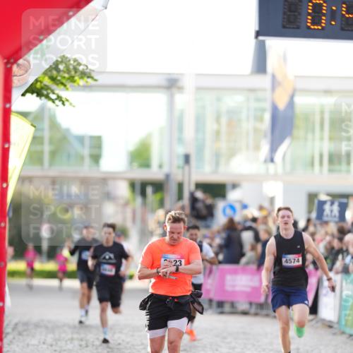 12.06.2026 - Holstenköstenlauf LAZAROV Photography http://msf.ph/oto/9739403 12.06.2026 19:46:17 Laufen 3039, 3823, 4574, 4675, 4804, 4848 meine-sportfotos.de