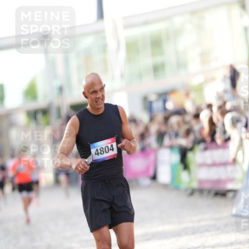 12.06.2026 - Holstenköstenlauf LAZAROV Photography http://msf.ph/oto/9739404 12.06.2026 19:46:14 Laufen 3039, 3823, 4804 meine-sportfotos.de