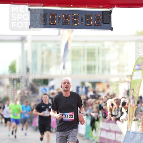 12.06.2026 - Holstenköstenlauf LAZAROV Photography http://msf.ph/oto/9739436 12.06.2026 19:45:31 Laufen 3123, 3540, 3998 meine-sportfotos.de