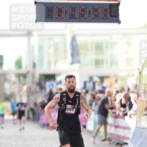 12.06.2026 - Holstenköstenlauf LAZAROV Photography http://msf.ph/oto/9739441 12.06.2026 19:45:27 Laufen 3560, 3998 meine-sportfotos.de