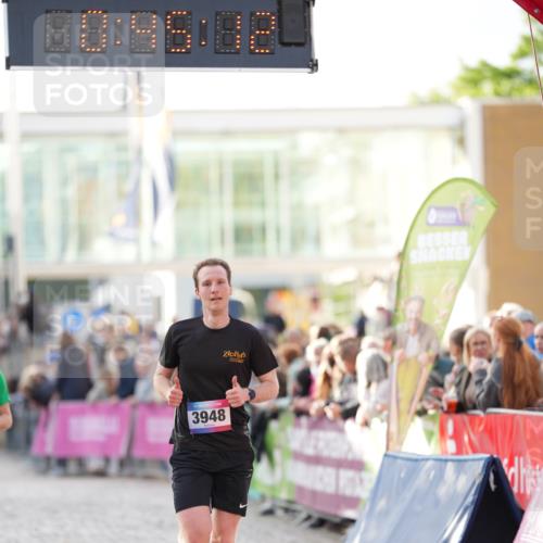 12.06.2026 - Holstenköstenlauf LAZAROV Photography http://msf.ph/oto/9739458 12.06.2026 19:45:11 Laufen 3203, 3290, 3948, 4648 meine-sportfotos.de
