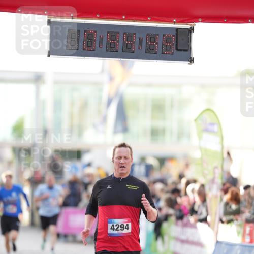 12.06.2026 - Holstenköstenlauf LAZAROV Photography http://msf.ph/oto/9739478 12.06.2026 19:44:48 Laufen 3881, 4294, 4896 meine-sportfotos.de