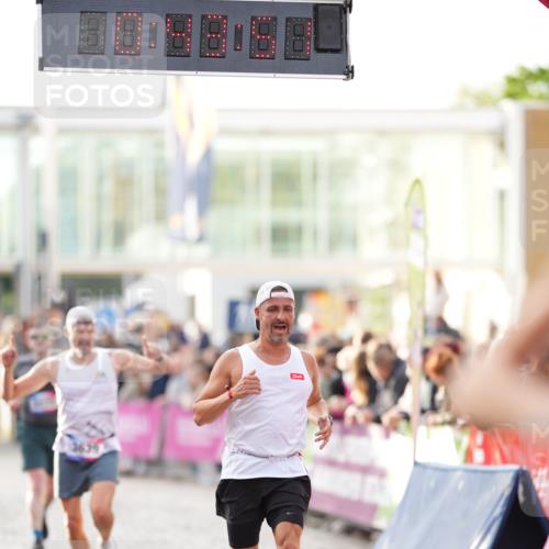 12.06.2026 - Holstenköstenlauf LAZAROV Photography http://msf.ph/oto/9739518 12.06.2026 19:43:51 Laufen 3272, 3599, 3639, 4434 meine-sportfotos.de