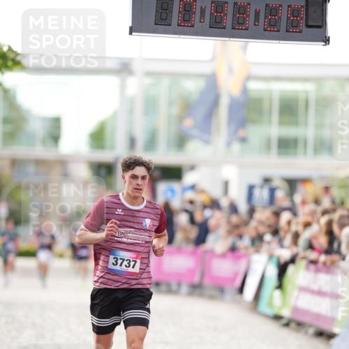12.06.2026 - Holstenköstenlauf LAZAROV Photography http://msf.ph/oto/9739544 12.06.2026 19:43:29 Laufen 3737, 4164 meine-sportfotos.de