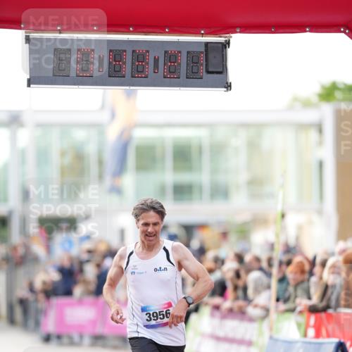 12.06.2026 - Holstenköstenlauf LAZAROV Photography http://msf.ph/oto/9739548 12.06.2026 19:43:21 Laufen 3956 meine-sportfotos.de