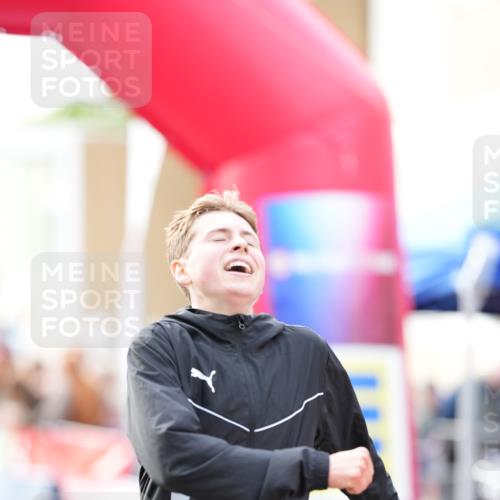 12.06.2026 - Holstenköstenlauf LAZAROV Photography http://msf.ph/oto/9739570 12.06.2026 19:42:55 Laufen 3420, 3555, 3748, 3968, 4570 meine-sportfotos.de