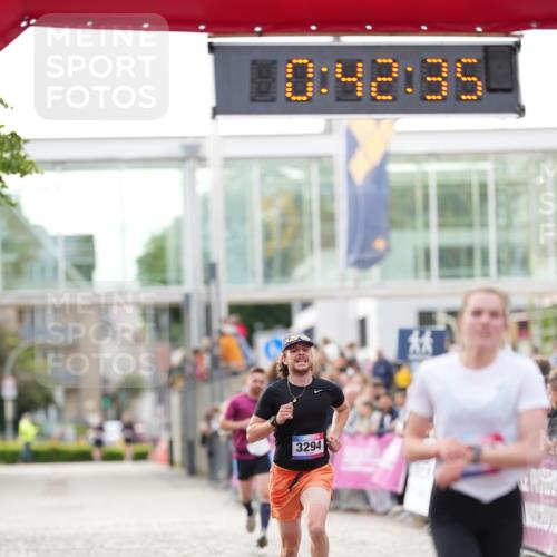 12.06.2026 - Holstenköstenlauf LAZAROV Photography http://msf.ph/oto/9739587 12.06.2026 19:42:35 Laufen 3210, 3294 meine-sportfotos.de