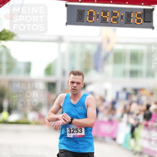 12.06.2026 - Holstenköstenlauf LAZAROV Photography http://msf.ph/oto/9739595 12.06.2026 19:42:15 Laufen 3253, 4932 meine-sportfotos.de