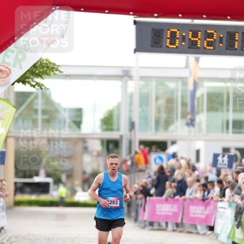 12.06.2026 - Holstenköstenlauf LAZAROV Photography http://msf.ph/oto/9739600 12.06.2026 19:42:13 Laufen 3253, 4932 meine-sportfotos.de