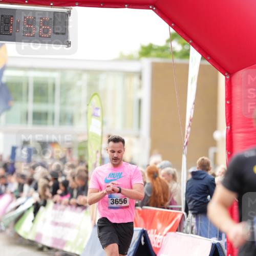 12.06.2026 - Holstenköstenlauf LAZAROV Photography http://msf.ph/oto/9739611 12.06.2026 19:41:55 Laufen 3656, 4251 meine-sportfotos.de