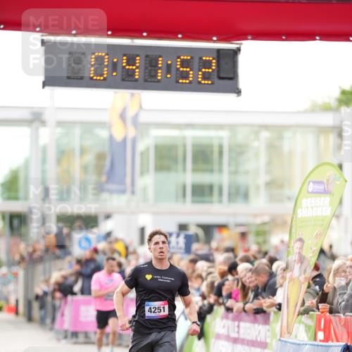12.06.2026 - Holstenköstenlauf LAZAROV Photography http://msf.ph/oto/9739616 12.06.2026 19:41:52 Laufen 3656, 4251 meine-sportfotos.de