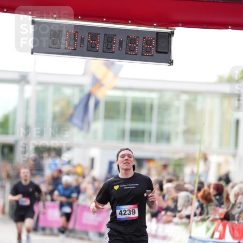 12.06.2026 - Holstenköstenlauf LAZAROV Photography http://msf.ph/oto/9739624 12.06.2026 19:41:38 Laufen 4239, 4862 meine-sportfotos.de