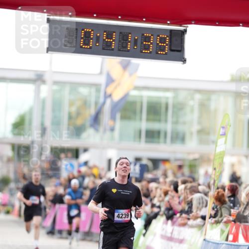 12.06.2026 - Holstenköstenlauf LAZAROV Photography http://msf.ph/oto/9739625 12.06.2026 19:41:38 Laufen 4239, 4862 meine-sportfotos.de