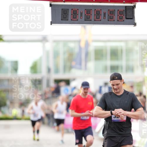 12.06.2026 - Holstenköstenlauf LAZAROV Photography http://msf.ph/oto/9739652 12.06.2026 19:40:55 Laufen 3211, 3761, 4432, 4441 meine-sportfotos.de