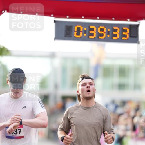 12.06.2026 - Holstenköstenlauf LAZAROV Photography http://msf.ph/oto/9739703 12.06.2026 19:39:32 Laufen 3419, 3437 meine-sportfotos.de